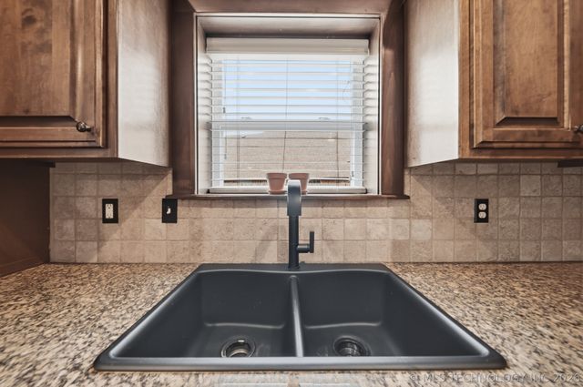 10104 N 142nd Avenue E, Owasso, OK 74055