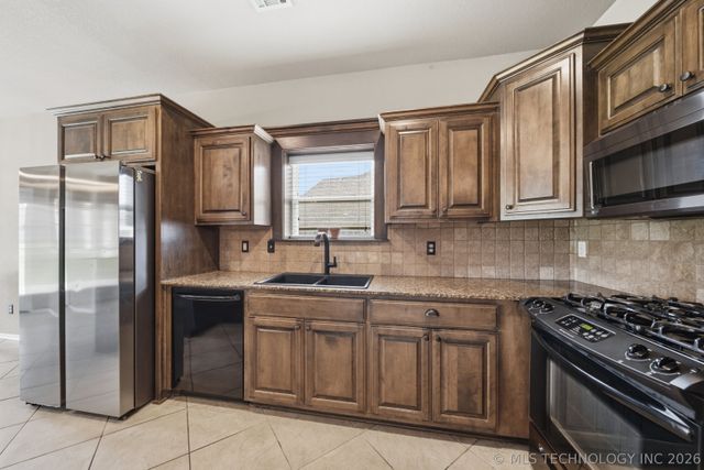 10104 N 142nd Avenue E, Owasso, OK 74055