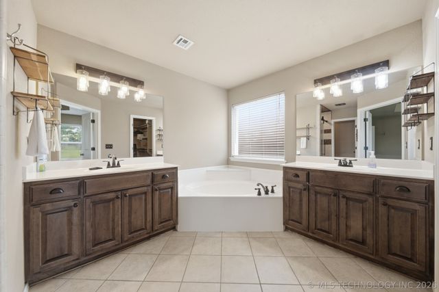 10104 N 142nd Avenue E, Owasso, OK 74055