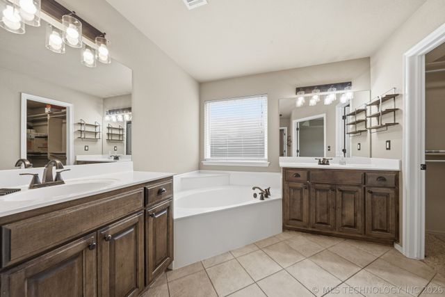 10104 N 142nd Avenue E, Owasso, OK 74055