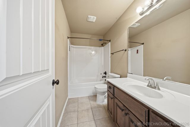 10104 N 142nd Avenue E, Owasso, OK 74055