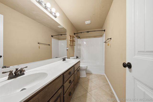 10104 N 142nd Avenue E, Owasso, OK 74055