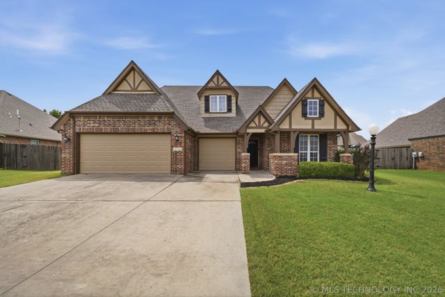 10104 N 142nd Avenue E, Owasso, OK 74055