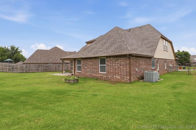 10104 N 142nd Avenue E, Owasso, OK 74055