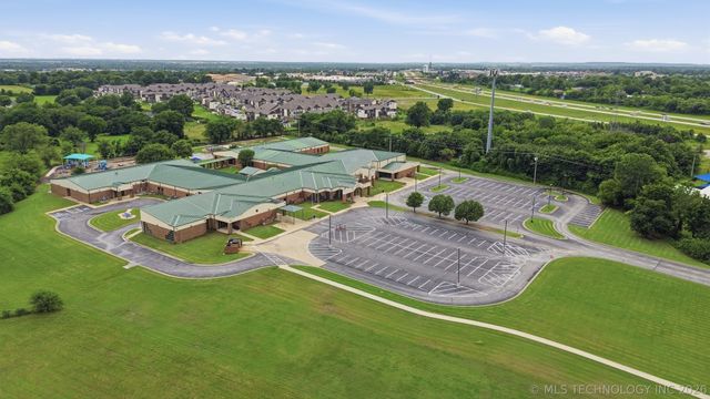 10104 N 142nd Avenue E, Owasso, OK 74055