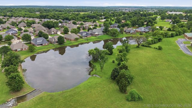 10104 N 142nd Avenue E, Owasso, OK 74055