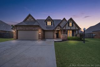 10104 N 142nd Avenue E, Owasso, OK 74055
