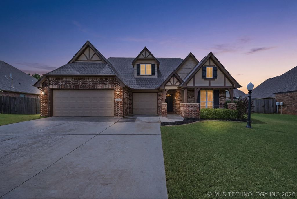 10104 N 142nd Avenue E, Owasso, OK 74055
