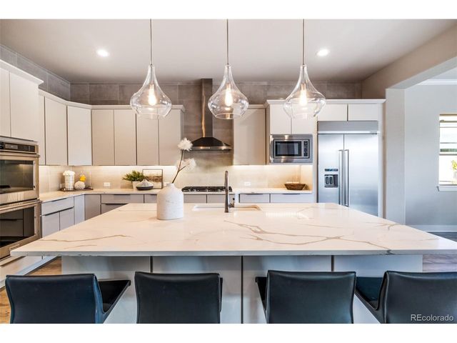 27681 E Lakeview Dr, Aurora, CO 80016