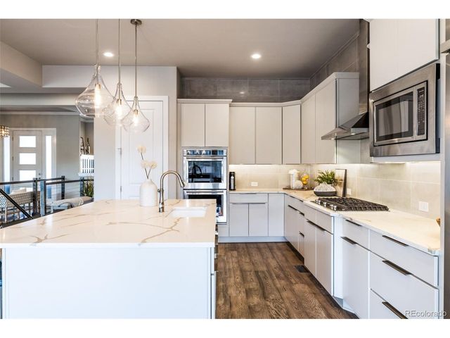 27681 E Lakeview Dr, Aurora, CO 80016