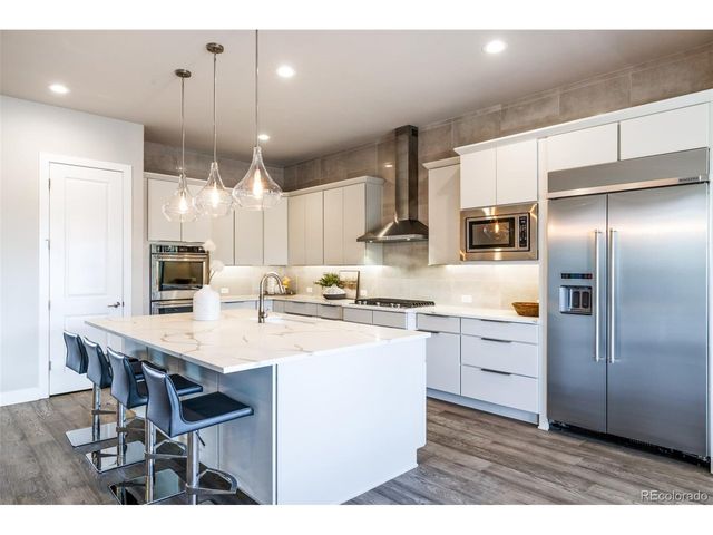 27681 E Lakeview Dr, Aurora, CO 80016