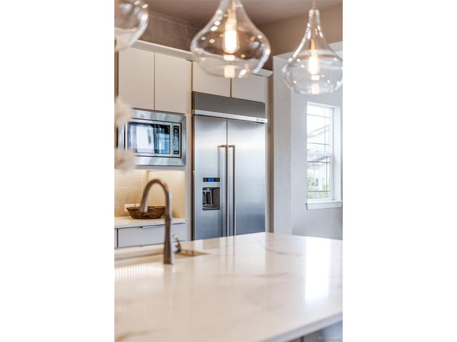 27681 E Lakeview Dr, Aurora, CO 80016