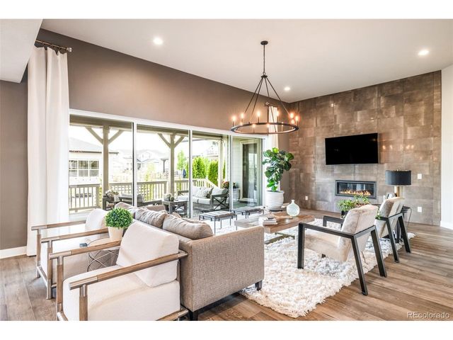 27681 E Lakeview Dr, Aurora, CO 80016