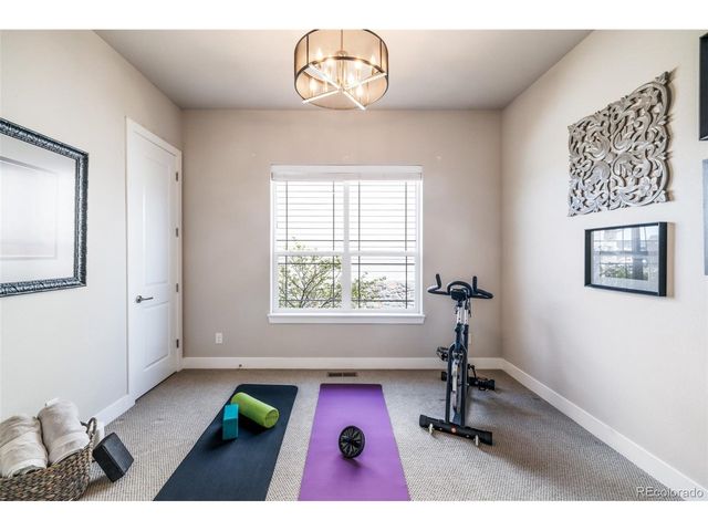 27681 E Lakeview Dr, Aurora, CO 80016