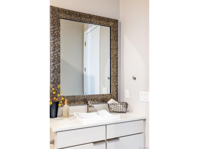 27681 E Lakeview Dr, Aurora, CO 80016