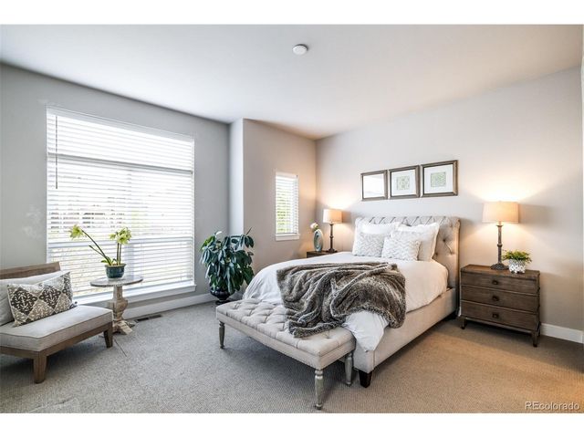 27681 E Lakeview Dr, Aurora, CO 80016