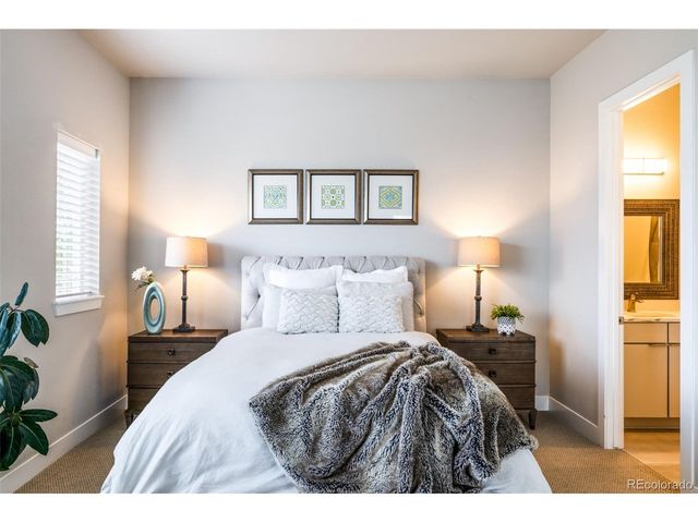 27681 E Lakeview Dr, Aurora, CO 80016