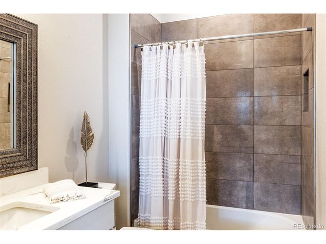 27681 E Lakeview Dr, Aurora, CO 80016