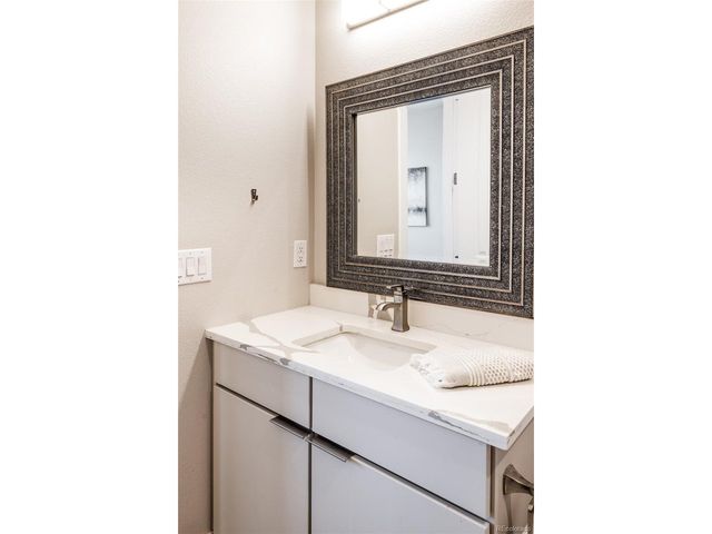 27681 E Lakeview Dr, Aurora, CO 80016