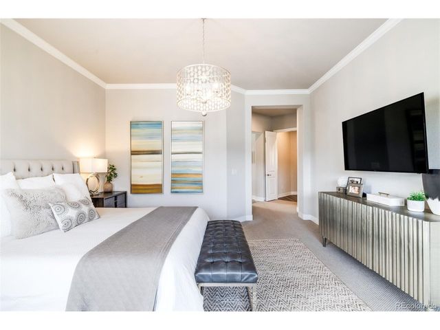 27681 E Lakeview Dr, Aurora, CO 80016