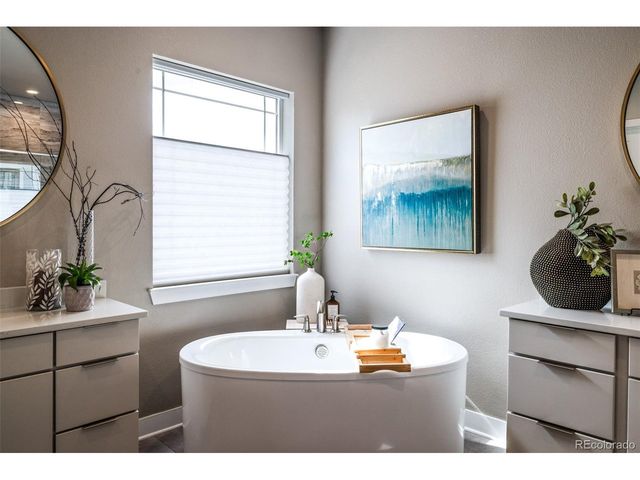 27681 E Lakeview Dr, Aurora, CO 80016