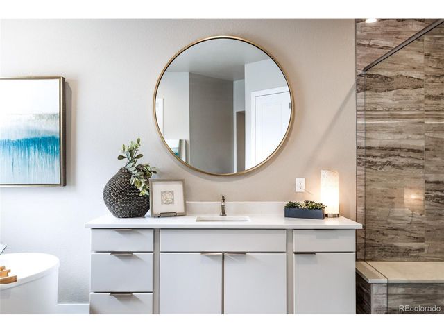 27681 E Lakeview Dr, Aurora, CO 80016