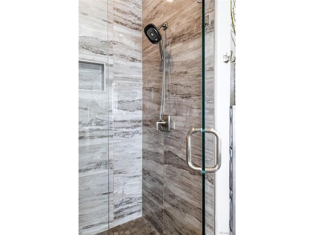 27681 E Lakeview Dr, Aurora, CO 80016