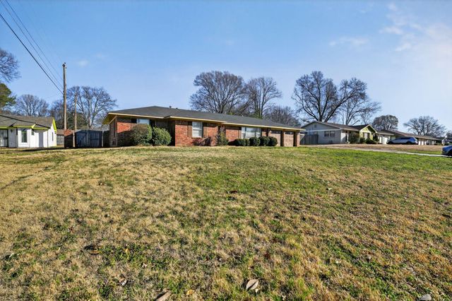 1030 RICHLAND DR, Memphis, TN 38116