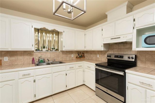 1903 E Bugambilia Avenue, Hidalgo, TX 78557