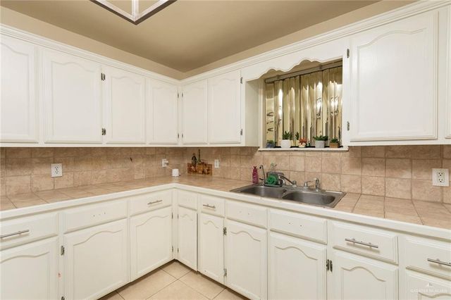 1903 E Bugambilia Avenue, Hidalgo, TX 78557