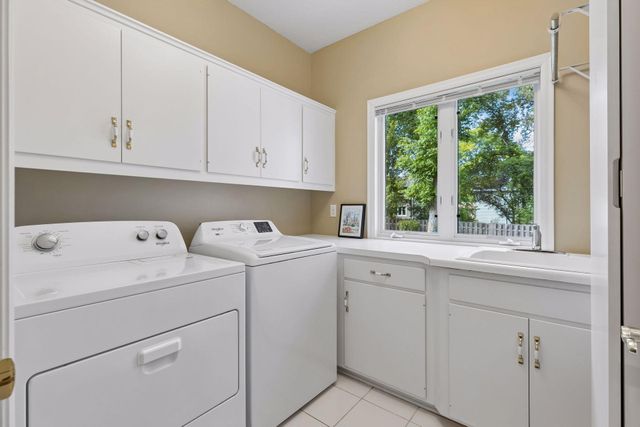 7524 Auto Club Circle, Bloomington, MN 55438