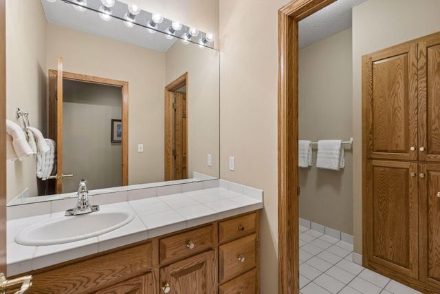 7524 Auto Club Circle, Bloomington, MN 55438