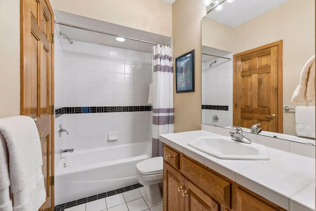 7524 Auto Club Circle, Bloomington, MN 55438