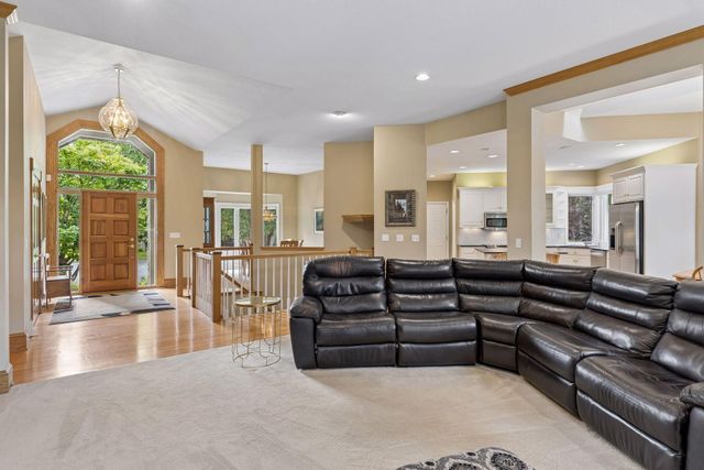 7524 Auto Club Circle, Bloomington, MN 55438