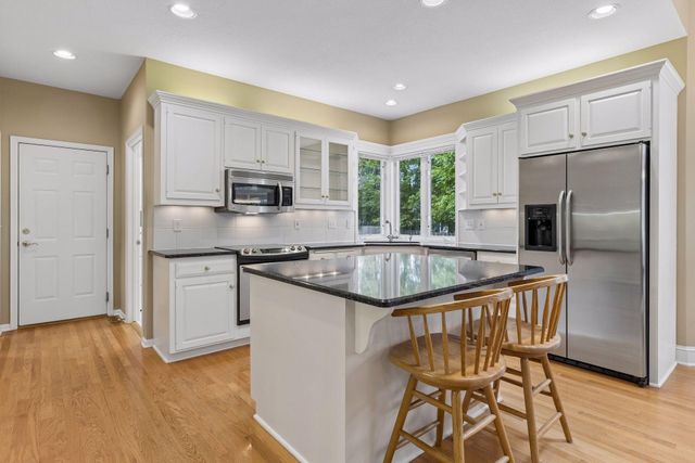 7524 Auto Club Circle, Bloomington, MN 55438