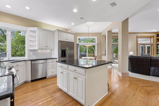 7524 Auto Club Circle, Bloomington, MN 55438