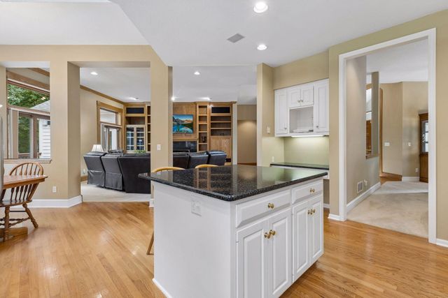 7524 Auto Club Circle, Bloomington, MN 55438