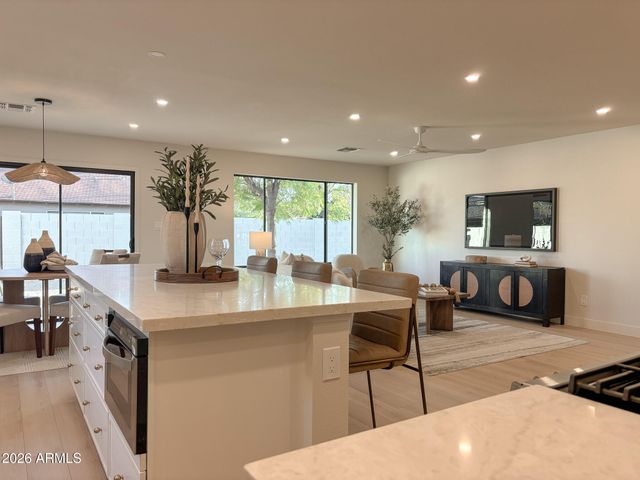 2741 E SYLVIA Street, Phoenix, AZ 85032