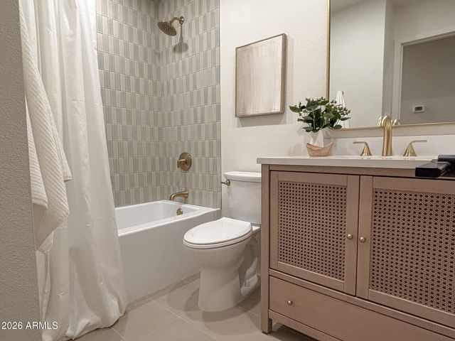 2741 E SYLVIA Street, Phoenix, AZ 85032