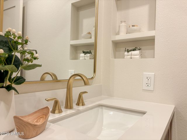 2741 E SYLVIA Street, Phoenix, AZ 85032