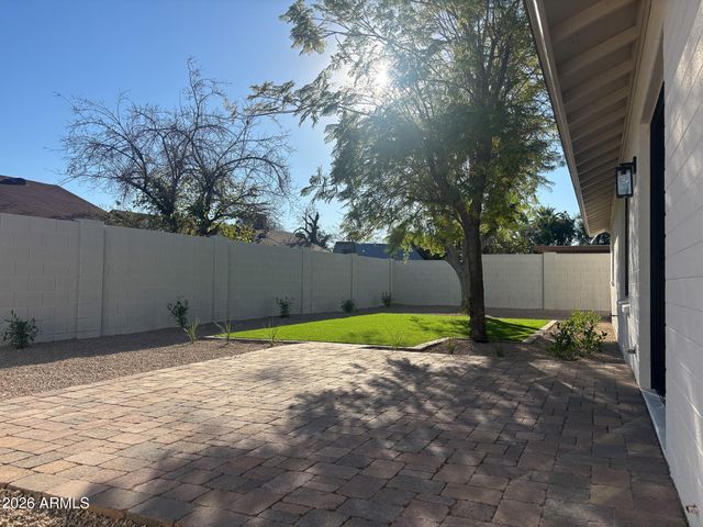 2741 E SYLVIA Street, Phoenix, AZ 85032