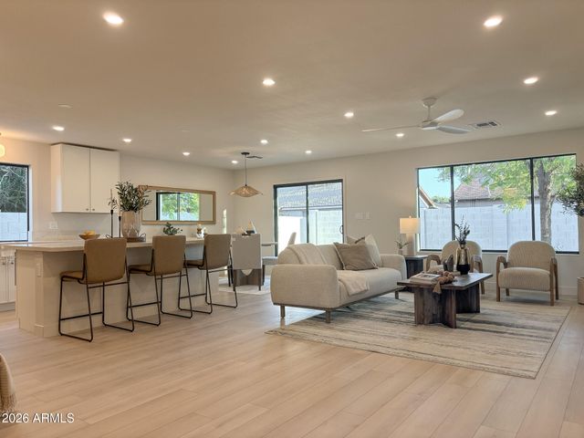 2741 E SYLVIA Street, Phoenix, AZ 85032