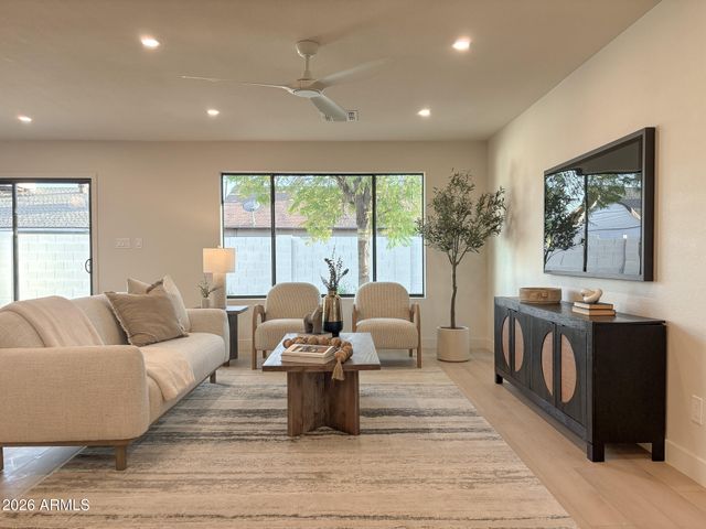 2741 E SYLVIA Street, Phoenix, AZ 85032