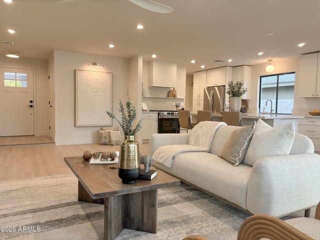 2741 E SYLVIA Street, Phoenix, AZ 85032