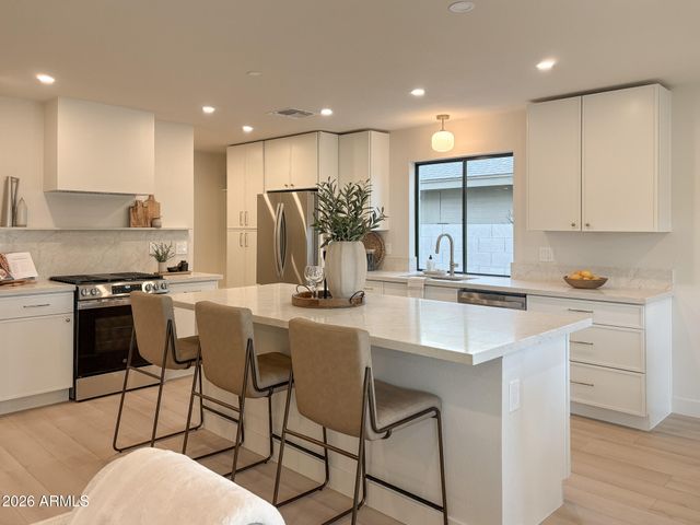 2741 E SYLVIA Street, Phoenix, AZ 85032