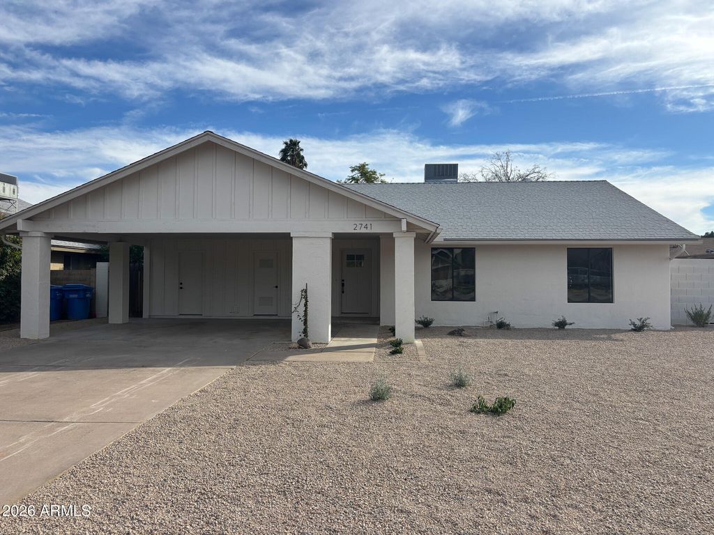 2741 E SYLVIA Street, Phoenix, AZ 85032