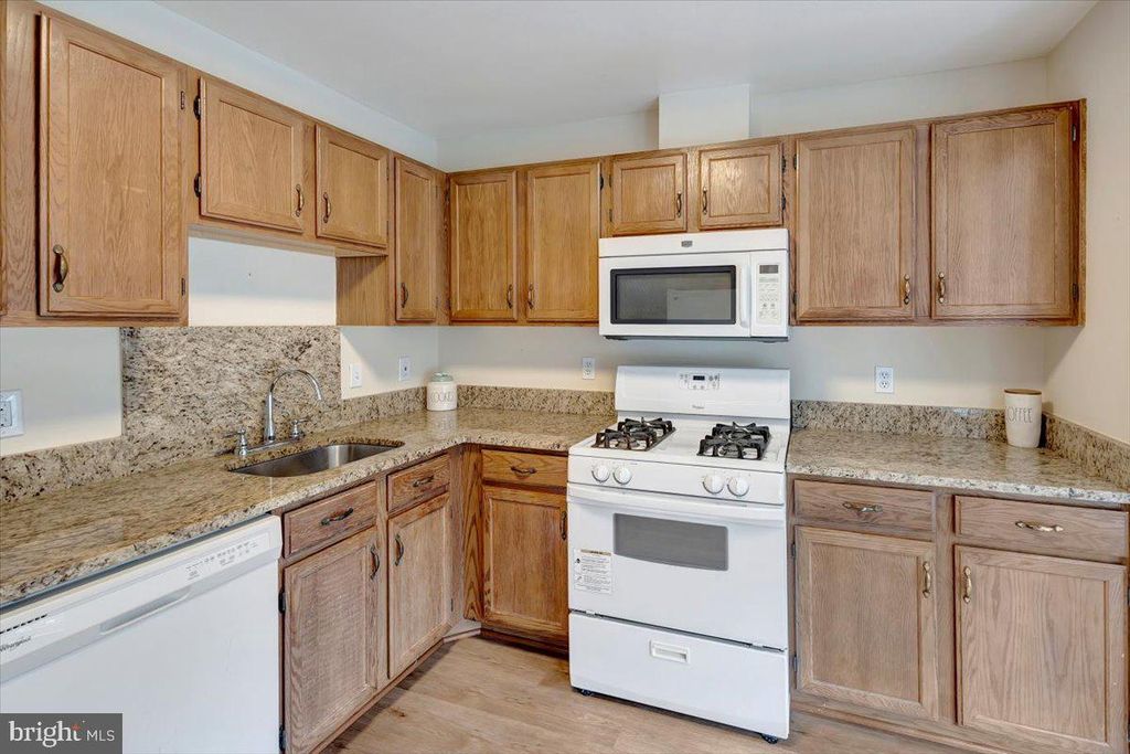 Image 6 of property listing at 4828 STONE SHOP CIR #4828, Owings Mills, MD 21117
