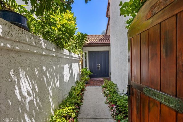 7 Shadow Hill, Laguna Hills, CA 92653