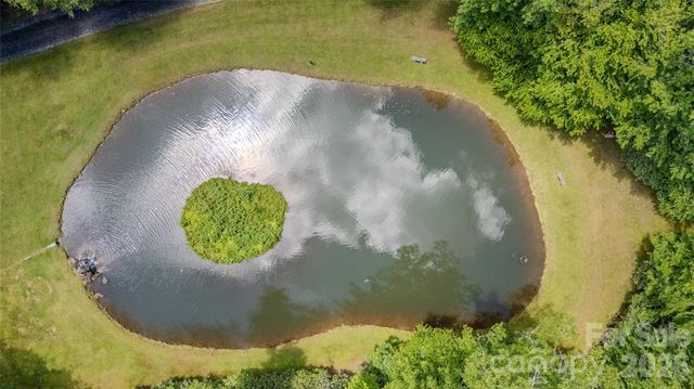 000 Rainbow Trout Drive, Spruce Pine, NC 28777