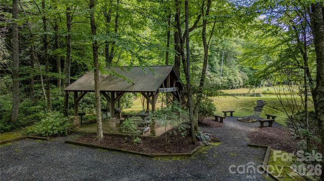 000 Rainbow Trout Drive, Spruce Pine, NC 28777